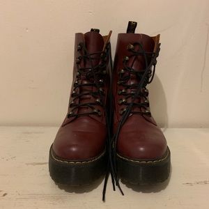 Dr. Martens Leona Boot in Oxblood